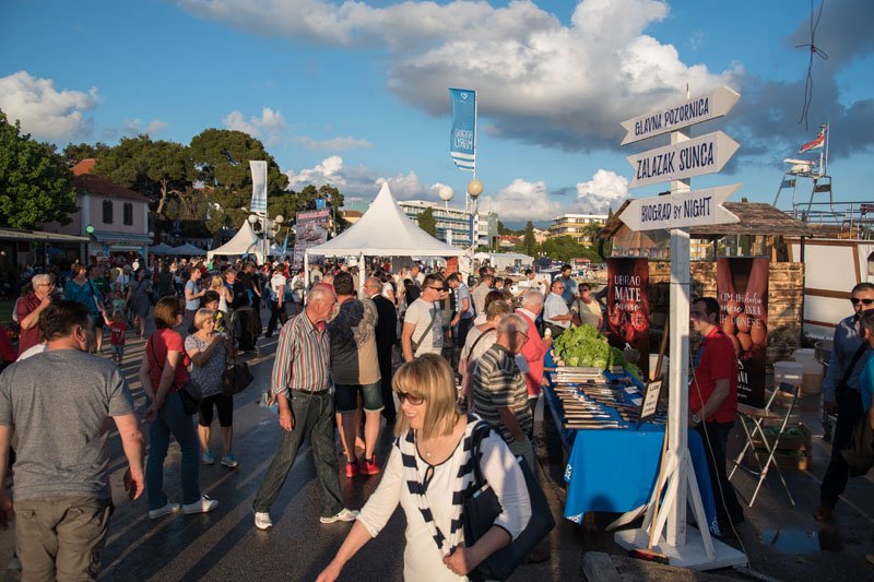 11. Gastol stol na biogradskoj rivi. Foto: Vinko Pešić 11. Gastol stol na biogradskoj rivi. Foto: Vinko Pešić