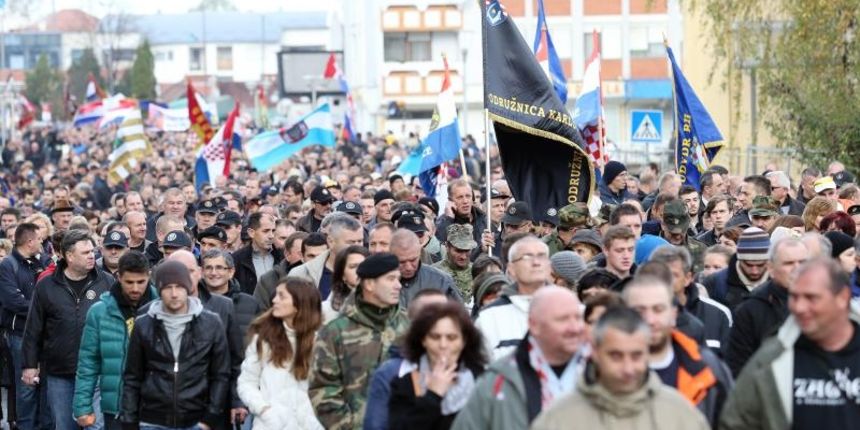 Vukovar – Dan sjecanja na zrtvu Vukovara 1991. – 2014. pod sloganom Vukovar – mjesto posebnog pijeteta. 23. je obljetnica stradavanja i zrtve Vukovara u Domovinskom ratu. Sudionici Kolone sjecanja prolaze ulicama grada do Memorijalnog groblja zrtava iz Do