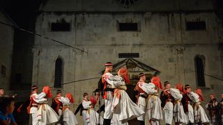 Nastup ansambla Lado ispred crkve sv. Marije ; foto Iva Perinčić Nastup ansambla Lado ispred crkve sv. Marije ; foto Iva Perinčić