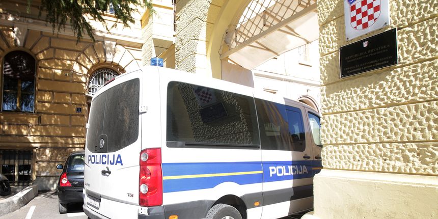 Tin Šunjerga priveden na Županijski sud u policijskom kombiju