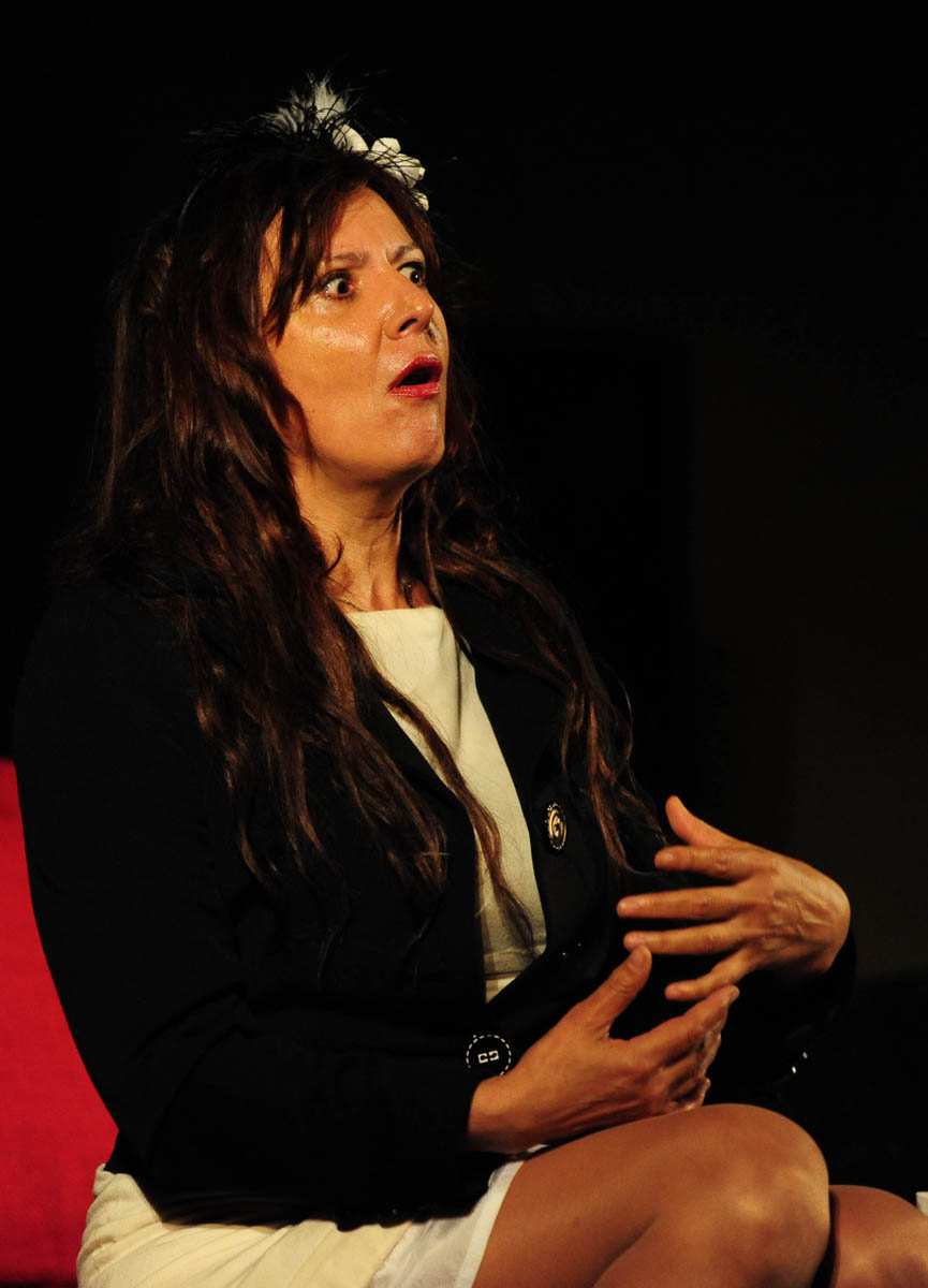 Zadar, 15.07.2013. snimio: Nenad Marčev 
TEATAR RUGANTINO, Zagreb 
Jordan Cvetanović: TERAPIJA 
redateljica: Maja Šimić 
igraju: Gordana Gadžić, 
Siniša Popović, Luka Dragić 
Dvorište Providurove palače