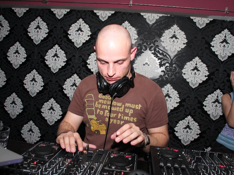 DJ Ivan Komlinovic u Medussa baru