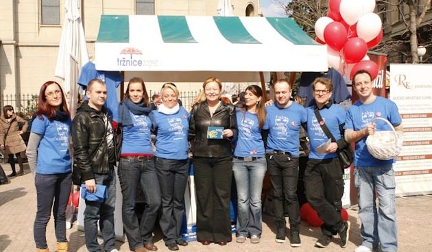 Ženska soba i dizajner Ivica Skoko predstavili majicu “Alergičan na nasilje”