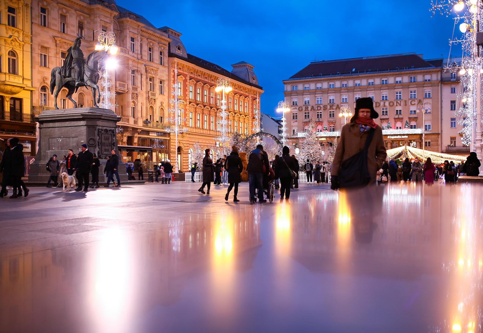 Zagrebački Advent na Trgu bana Jelačića