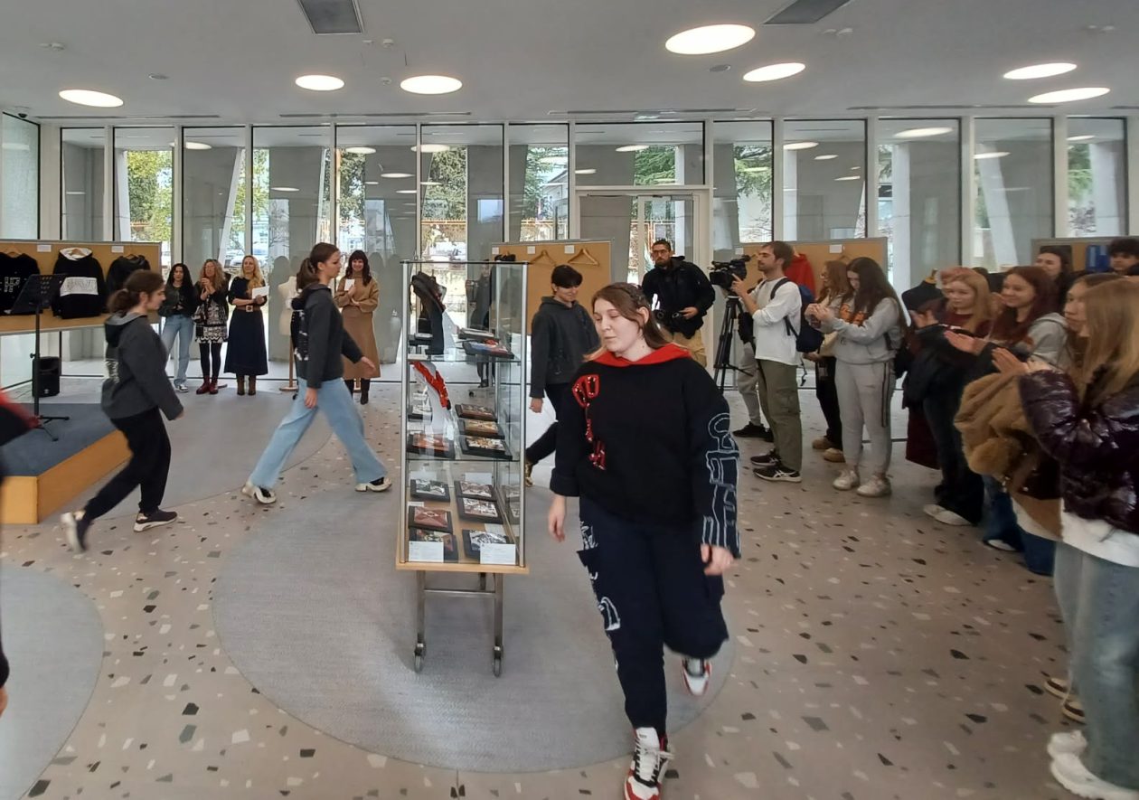 SDPU Zadar modna revija glagoljica