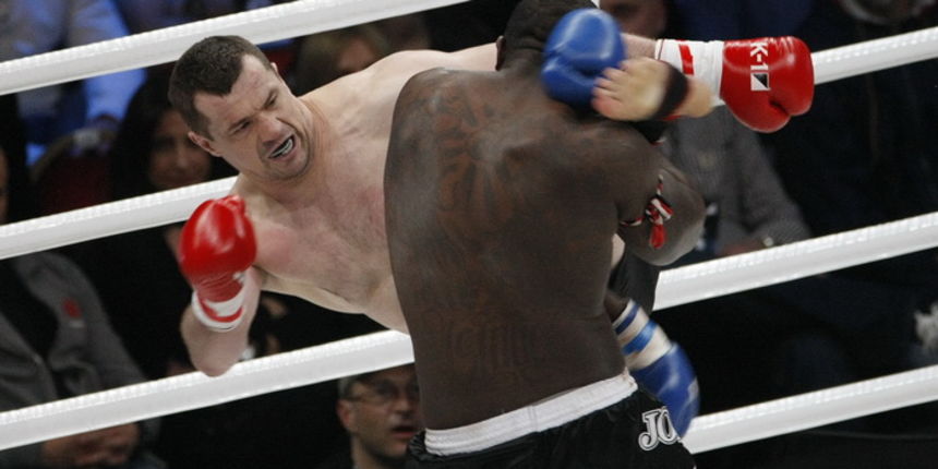 Zagreb, 150313.
Arena Zagreb.
Kickboxing K-1 World GP Final turnir.
Prvi put u povijesti K-1 finale odrzava se izvan Japana, i to u Zagrebu.
Mirko Filipovic je u finalu pobijedio Ismaela Londta jednoglasnom odlukom sudaca, te tako osvojio naslov pobjednik Zagreb, 150313.
Arena Zagreb.
Kickboxing K-1 World GP Final turnir.
Prvi put u povijesti K-1 finale odrzava se izvan Japana, i to u Zagrebu.
Mirko Filipovic je u finalu pobijedio Ismaela Londta jednoglasnom odlukom sudaca, te tako osvojio naslov pobjednik