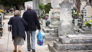 Gradsko groblje uoči blagdana Svih svetih (foto:Saša Čuka) Gradsko groblje uoči blagdana Svih svetih (foto:Saša Čuka)