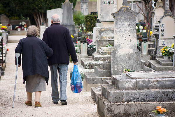 Gradsko groblje uoči blagdana Svih svetih (foto:Saša Čuka) Gradsko groblje uoči blagdana Svih svetih (foto:Saša Čuka)