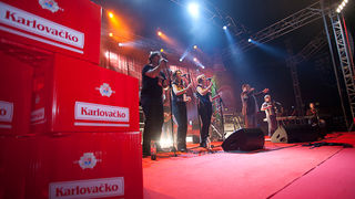 Karlovacko live: Halid Beslic i Crvena jabuka u dvorani Kresimir Cosic u Zadru, Foto: Leo Banic Karlovacko live: Halid Beslic i Crvena jabuka u dvorani Kresimir Cosic u Zadru, Foto: Leo Banic