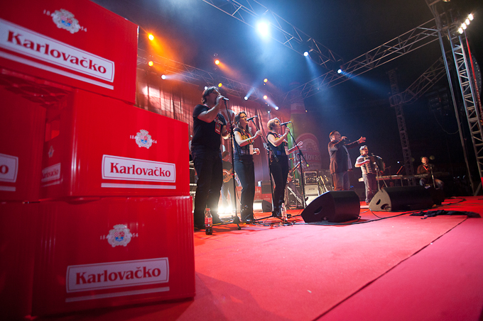 Karlovacko live: Halid Beslic i Crvena jabuka u dvorani Kresimir Cosic u Zadru, Foto: Leo Banic Karlovacko live: Halid Beslic i Crvena jabuka u dvorani Kresimir Cosic u Zadru, Foto: Leo Banic