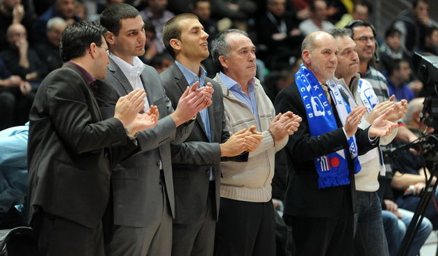 Zadar, 191212.Dvorana Kresimir Cosic. 14. kolo ABA lige. Utakmica KK Zadar – KK Partizan.Na fotografiji: novo vodstvo KK Zadar na celu s direktorom Marinom Cacicem (sivo odijelo i bijela kosulja).Foto: Luka Gerlanc / CROPIX