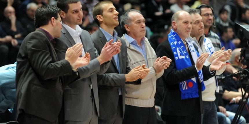 Zadar, 191212.Dvorana Kresimir Cosic. 14. kolo ABA lige. Utakmica KK Zadar – KK Partizan.Na fotografiji: novo vodstvo KK Zadar na celu s direktorom Marinom Cacicem (sivo odijelo i bijela kosulja).Foto: Luka Gerlanc / CROPIX Zadar, 191212.Dvorana Kresimir Cosic. 14. kolo ABA lige. Utakmica KK Zadar – KK Partizan.Na fotografiji: novo vodstvo KK Zadar na celu s direktorom Marinom Cacicem (sivo odijelo i bijela kosulja).Foto: Luka Gerlanc / CROPIX
