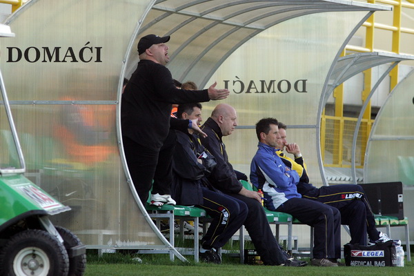 Pula,020411.
Prva HNL na stadionu Aldo Dorsina u Puli izmedju NK Istra 1961 i NK Zadar.
 Prva utakmica Igora Pamica otkako je ponovo trener Istre. Na fotografiji: Igor Pamic, trener Istre.
Foto: Srecko Niketic / CROPIX
