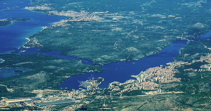 Zagreb-Split, 080912.
Let Zagreba za Split.
Na slici Sibenik i otoci sibenskog arhipelaga.
Foto: Zvonimir Barisin / CROPIX Zagreb-Split, 080912.
Let Zagreba za Split.
Na slici Sibenik i otoci sibenskog arhipelaga.
Foto: Zvonimir Barisin / CROPIX