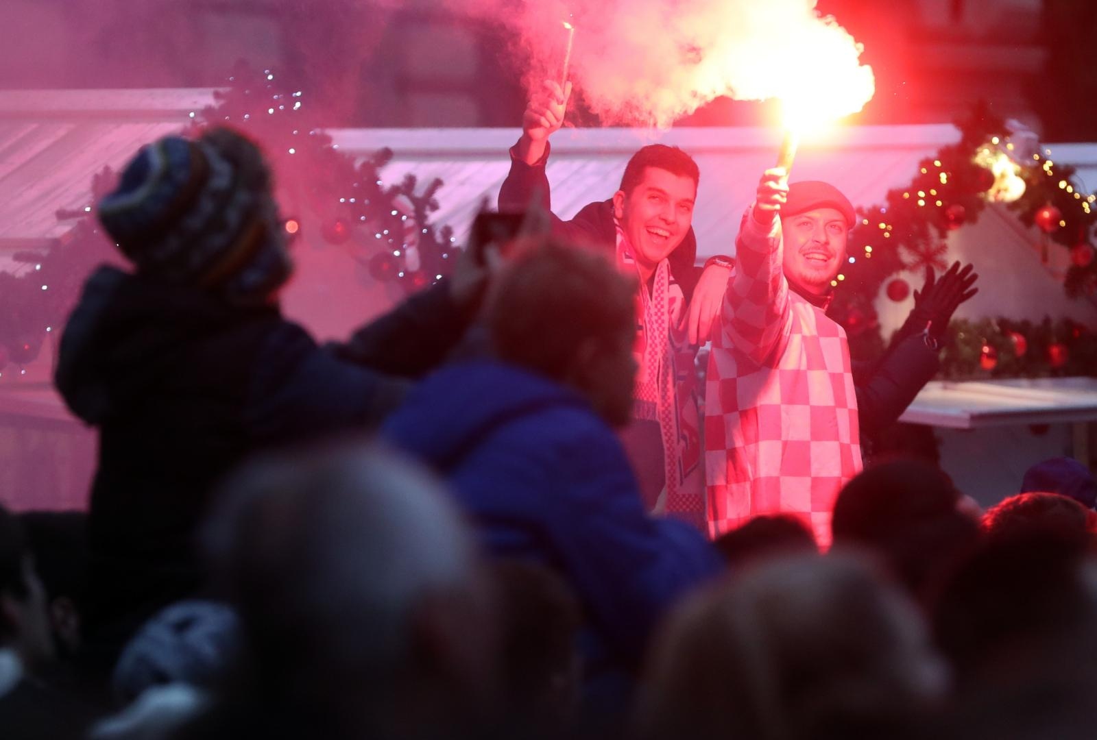 Zlatne tenisače na Trgu bana Josipa Jelačića dočekale tisuće navijača Zlatne tenisače na Trgu bana Josipa Jelačića dočekale tisuće navijača