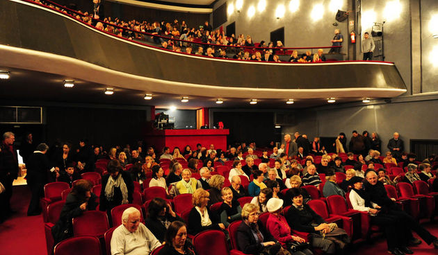 Zadar, 28.01.2013. snimio: Nenad Marčev 
HNK Šibenik 
Drama 
Bertolt Brecht: 
Pir malograđana 
redatelj: Dražen Ferenčina 
igraju: Žarko Potočnjak, Janko Popović – Volarić 
Helena Minić , Robert Ugrina, Vinko Štefanac 
Oriana Kunčić, Franka