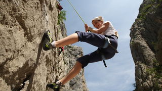 Zadar, 010510.
Na praznik rada u Nacionalnom parku Paklenica tradicionalno se okupljaju penjaci i izletnici koji su i ove godine bili u velikom broju. Takodjer se odrzalo medjunarodno natjecanje u brzom penjanju Big wall speed climbing u muskoj i zenskoj Zadar, 010510.
Na praznik rada u Nacionalnom parku Paklenica tradicionalno se okupljaju penjaci i izletnici koji su i ove godine bili u velikom broju. Takodjer se odrzalo medjunarodno natjecanje u brzom penjanju Big wall speed climbing u muskoj i zenskoj