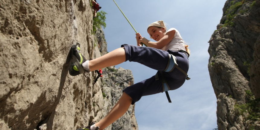 Zadar, 010510.
Na praznik rada u Nacionalnom parku Paklenica tradicionalno se okupljaju penjaci i izletnici koji su i ove godine bili u velikom broju. Takodjer se odrzalo medjunarodno natjecanje u brzom penjanju Big wall speed climbing u muskoj i zenskoj