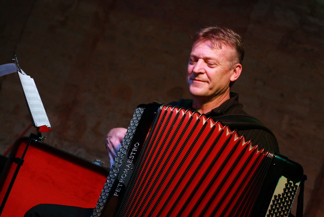 Zemlja bez granica: koncert Jelene Radan na Forumu foto: Angelo Virag Zemlja bez granica: koncert Jelene Radan na Forumu foto: Angelo Virag