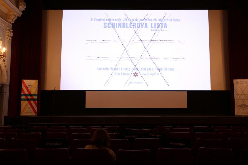 Osmi Festival zidovskog filma Zagreb – Festival tolerancije obiljezava 20. godisnjicu filma Schindlerova lista redatelja Stevena Spielberga, u kojem je posebni gost festivala Ralph Fiennes glumio nacistickog zlocinca Amona Goetha, a producirao ga je dire Osmi Festival zidovskog filma Zagreb – Festival tolerancije obiljezava 20. godisnjicu filma Schindlerova lista redatelja Stevena Spielberga, u kojem je posebni gost festivala Ralph Fiennes glumio nacistickog zlocinca Amona Goetha, a producirao ga je dire