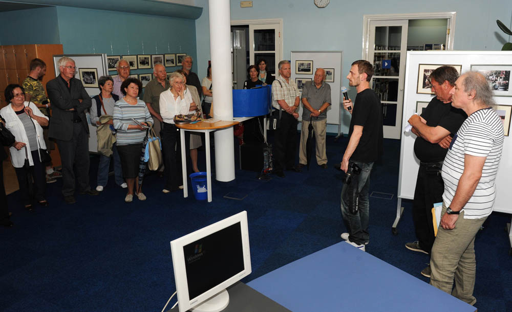 Zadar, 4.6.2012. snimio: Nenad Marčev
Izložba Petra Goića
Gradska knjižnica Zadar Zadar, 4.6.2012. snimio: Nenad Marčev
Izložba Petra Goića
Gradska knjižnica Zadar