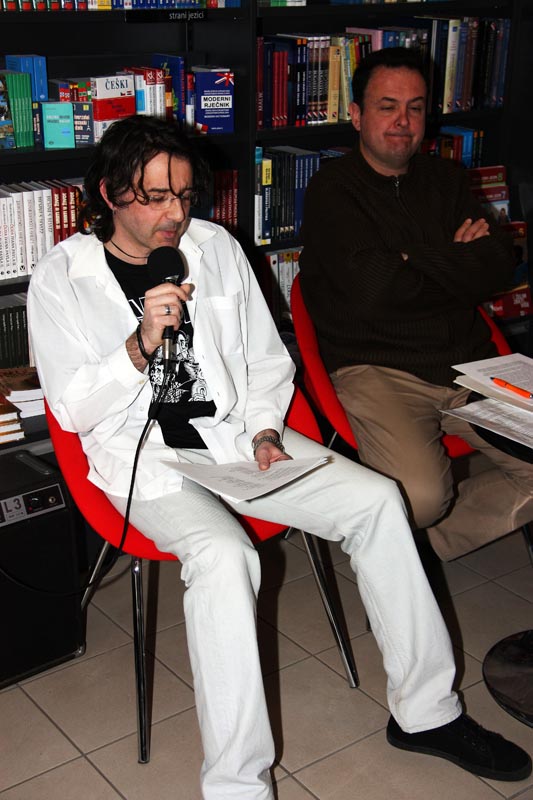 Književna večer grupe ZaPis i gosta Jurice Pavičića (foto: Filip Plazonić)