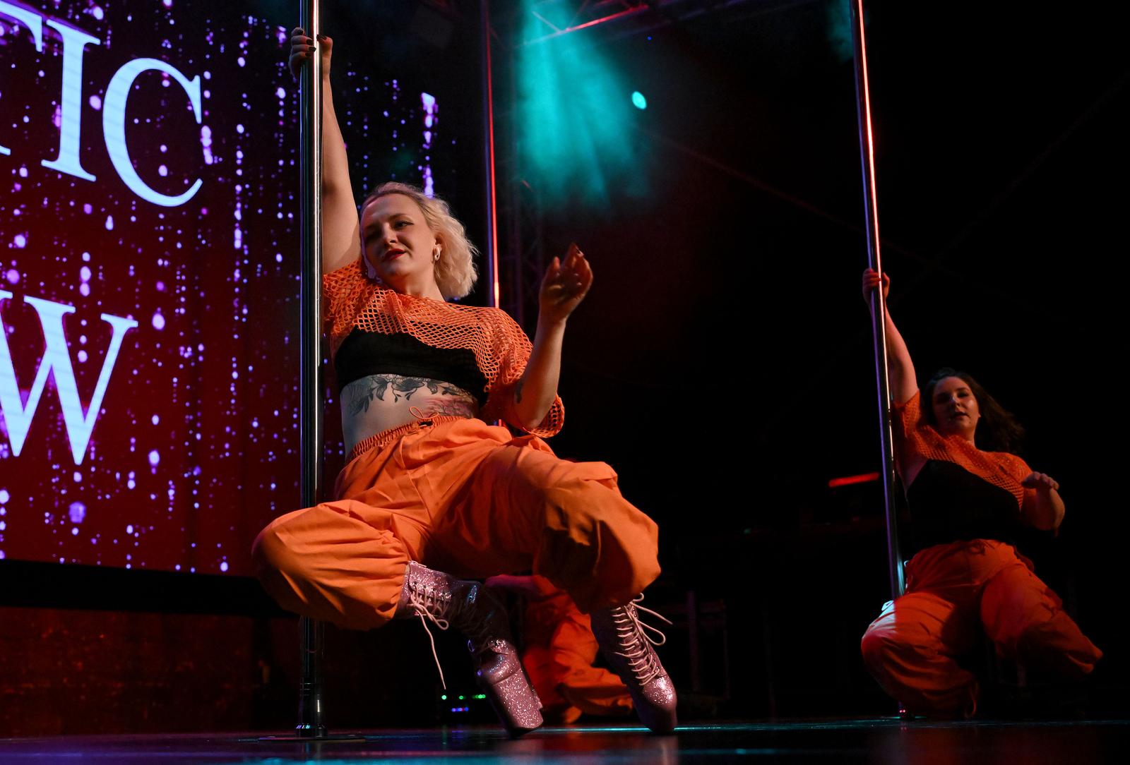 Boogaloo klub: Pole Dance Showcase