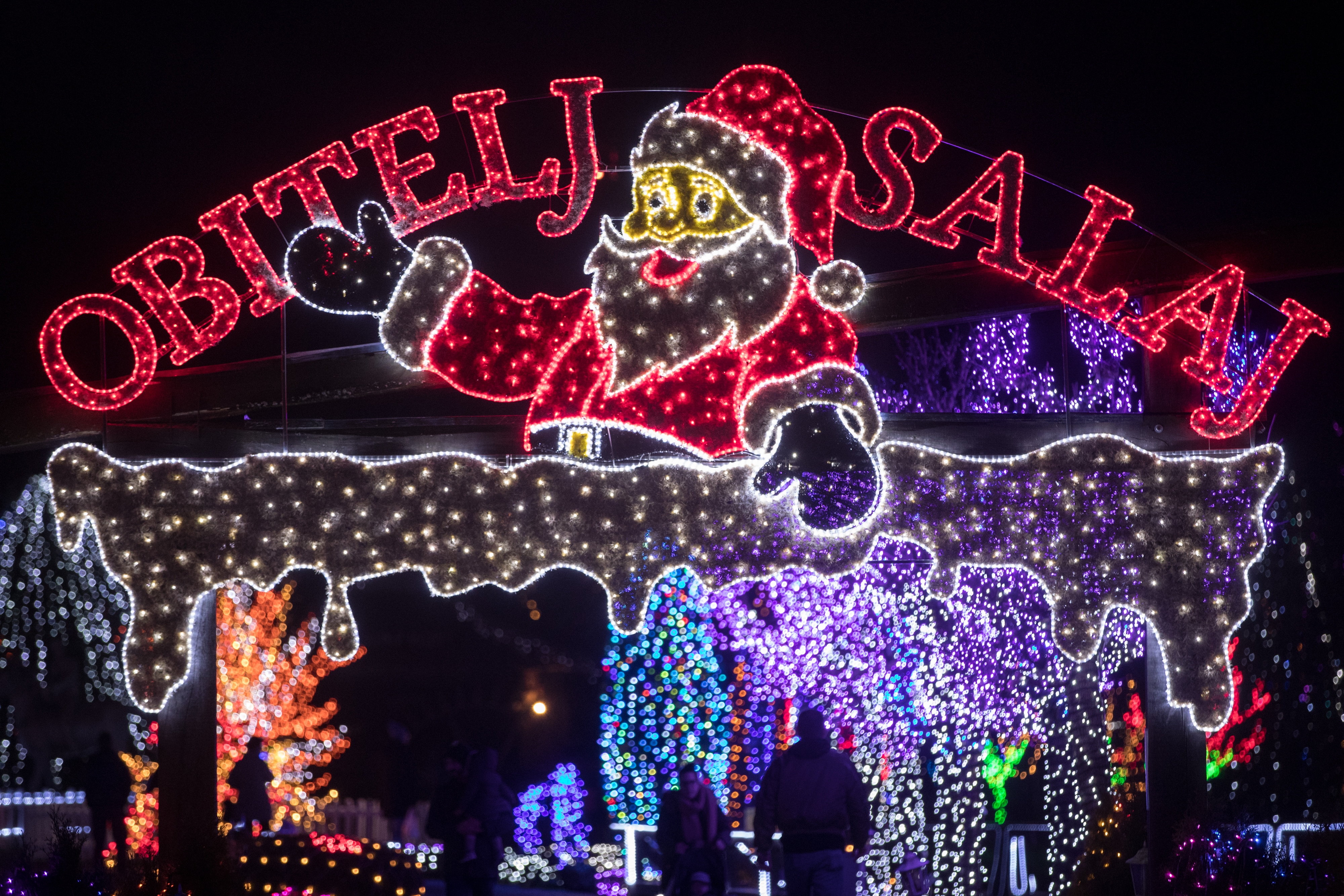 Još raskošnije izdanje: pogledajte kako izgleda Božićna priča obitelji Salaj gdje je ove godine zasjalo rekordnih 2.5 milijuna lampica