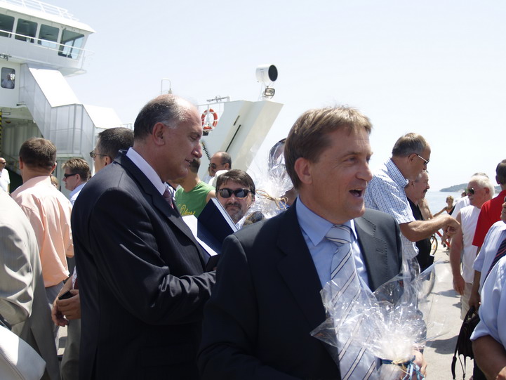 OLYMPUS DIGITAL CAMERA OLYMPUS DIGITAL CAMERA