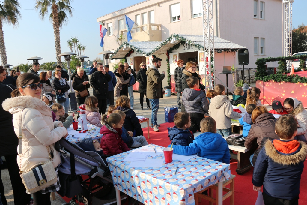 Sveti Nikola posjetio Vir i uvjerio se: nema zločeste djece Sveti Nikola posjetio Vir i uvjerio se: nema zločeste djece
