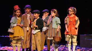 Kazališna udruga “Igrajmo se”: Predstava “Godišnja doba”