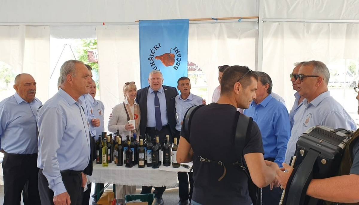 Donacija Vukšićkih bećara novoj crkvi u Baranji