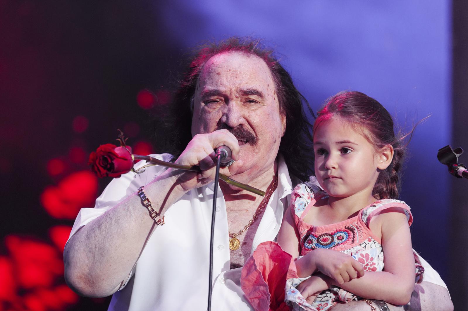 Mišo Kovač i prijatelji na Starom placu u Splitu Mišo Kovač i prijatelji na Starom placu u Splitu