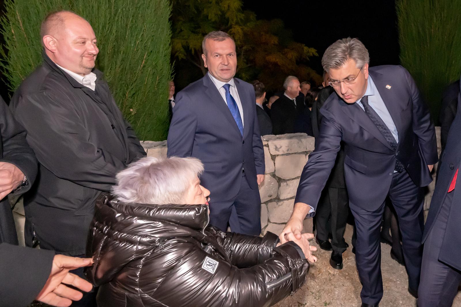 Andrej Plenković obilježio Dan sjećanja u Škabrnji Andrej Plenković obilježio Dan sjećanja u Škabrnji