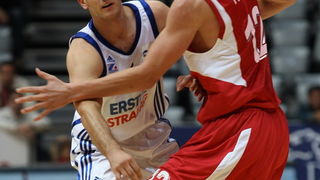 Zadar, 231010. Dvorana Kresimira Cosica. Kosarkaska utakmica NLB-e lile izmedju Zadra i Nynburga. Na fotografiji: Jakov Vladovic u napadu. Foto: Vladimir Ivanov / CROPIX Zadar, 231010. Dvorana Kresimira Cosica. Kosarkaska utakmica NLB-e lile izmedju Zadra i Nynburga. Na fotografiji: Jakov Vladovic u napadu. Foto: Vladimir Ivanov / CROPIX