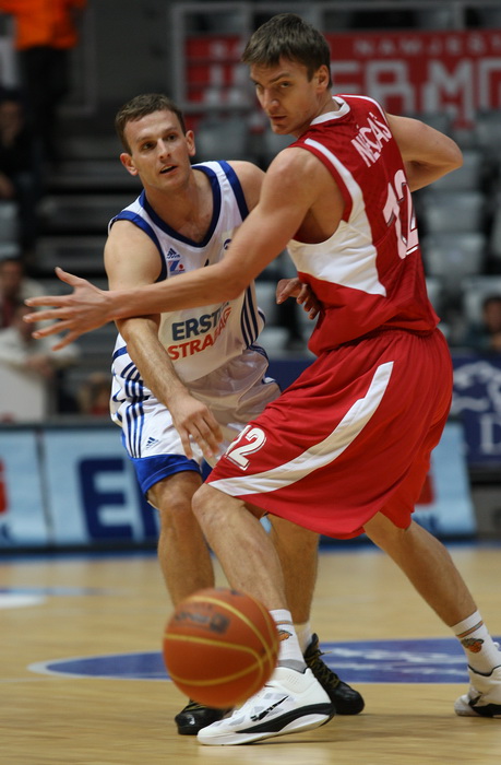 Zadar, 231010. Dvorana Kresimira Cosica. Kosarkaska utakmica NLB-e lile izmedju Zadra i Nynburga. Na fotografiji: Jakov Vladovic u napadu. Foto: Vladimir Ivanov / CROPIX Zadar, 231010. Dvorana Kresimira Cosica. Kosarkaska utakmica NLB-e lile izmedju Zadra i Nynburga. Na fotografiji: Jakov Vladovic u napadu. Foto: Vladimir Ivanov / CROPIX