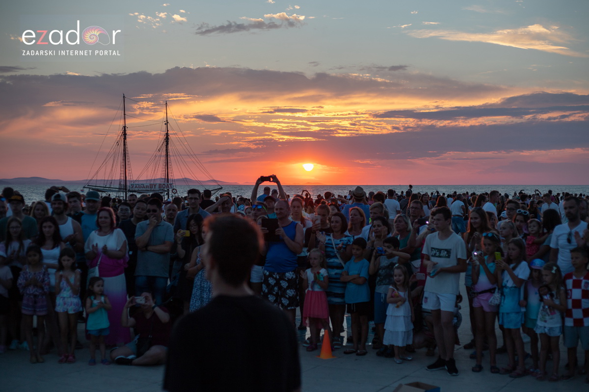 Započela 18. Noć punog miseca na zadarskoj rivi Započela 18. Noć punog miseca na zadarskoj rivi