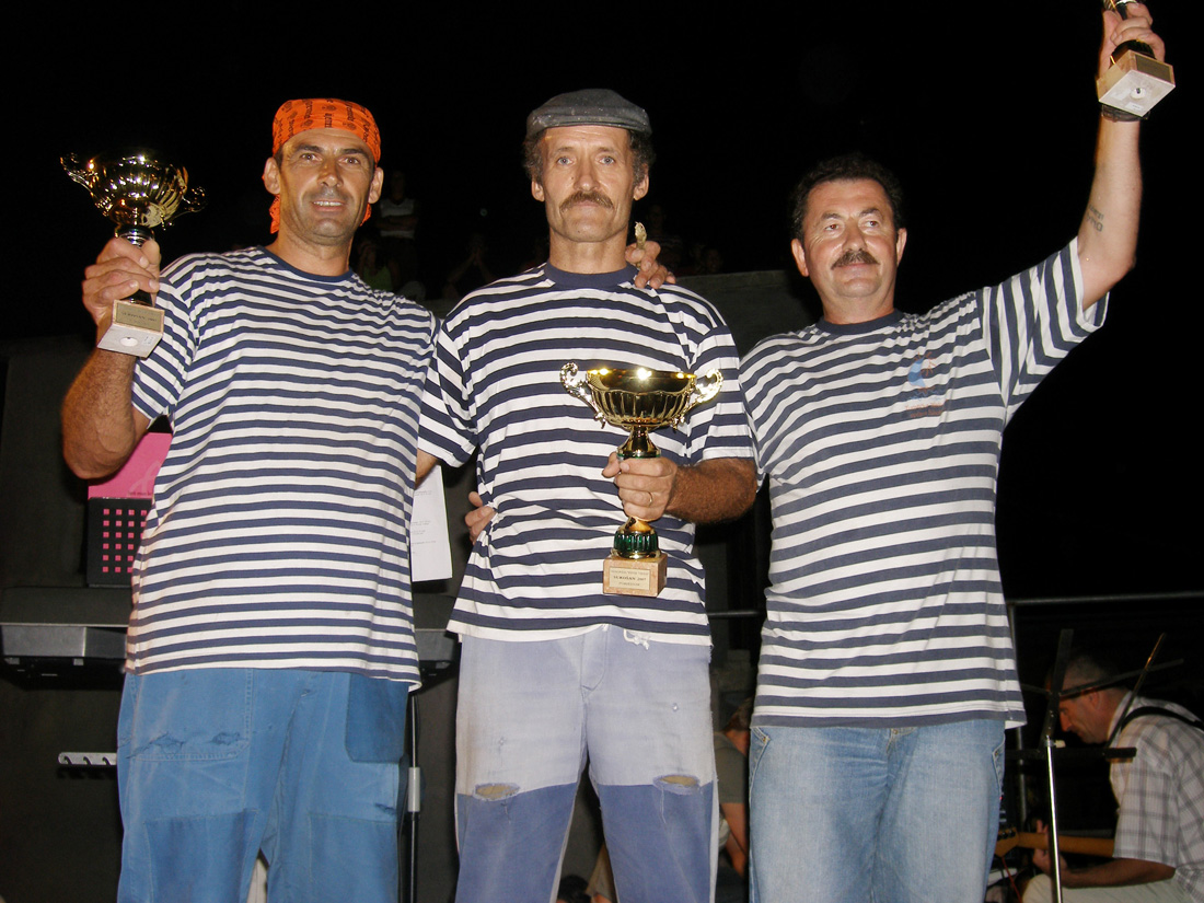 SUKOSAN, 13.08.2007. Trke tovarov, Noc svicarenja, klape Zapivajmo Kasijanu, vatromet
– Dragan Kresan, Bozo Devic i Marko Peic, prvoplasirani u Trki tovarov