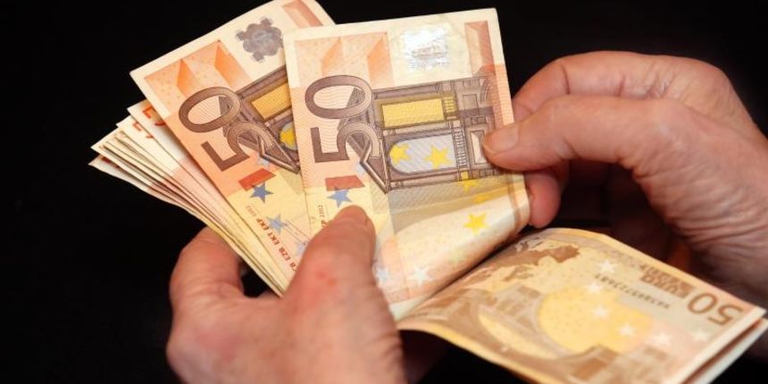 Euro, jedinstvena europska valuta koja je u uporabi 1. sijecnja 1999