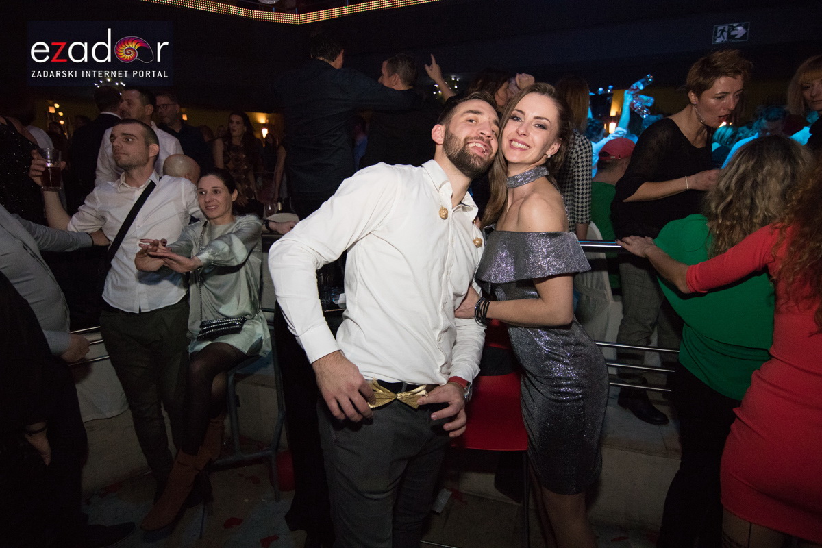 Ludnica u Saturnusu: Najbolji doček u svemiru i šire Ludnica u Saturnusu: Najbolji doček u svemiru i šire