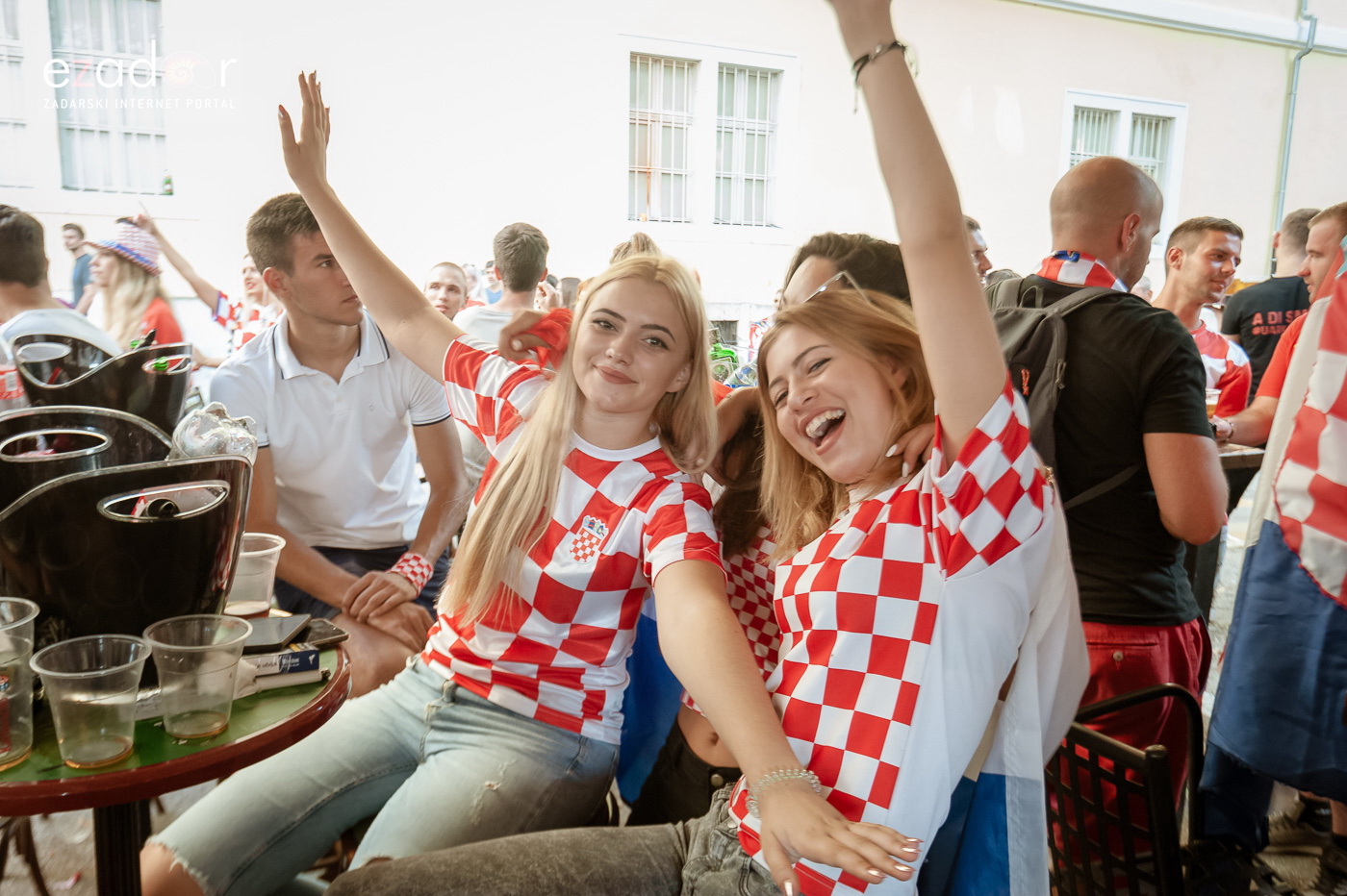 Navijačko ludilo u Zadru za vrijeme i nakon finala Svjetskog prvenstva Navijačko ludilo u Zadru za vrijeme i nakon finala Svjetskog prvenstva