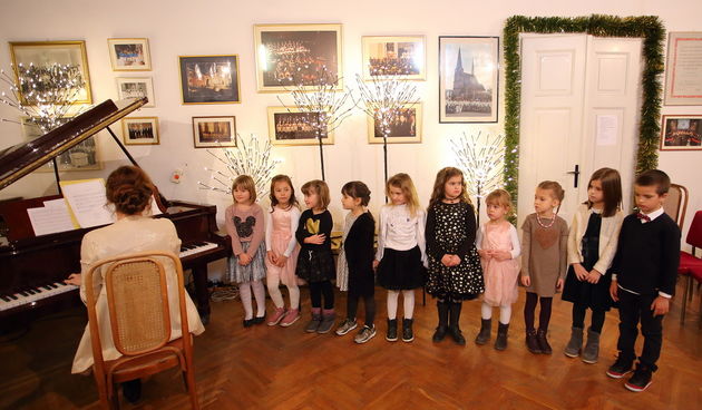 Božićni koncert male škole glazbe “Arete”