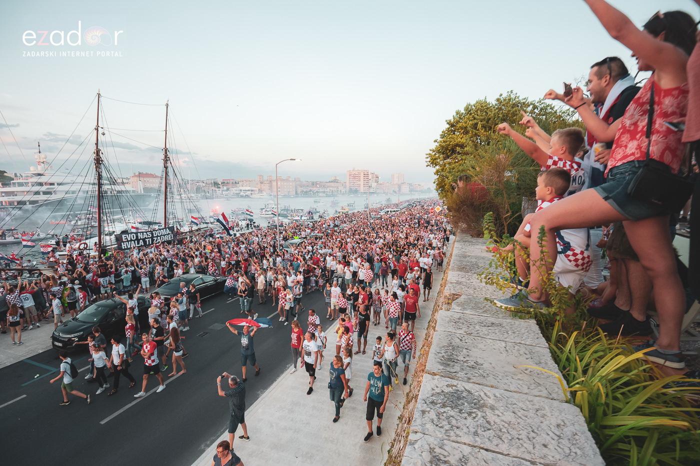 Zadar priredio čudesan doček svojim Vatrenim herojima (1)