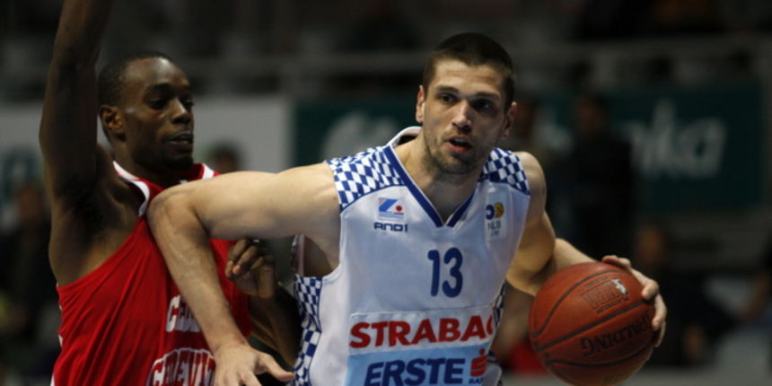 Zadar, 300310. Dvorana Kresimira Cosica. Kosarkaska utakmica izmedju KK Zadar – KK Cedevita. Na slici: igrac Zadra (bijeli) Tomislav Ruzic.Foto: Jure Miskovic / CROPIX Zadar, 300310. Dvorana Kresimira Cosica. Kosarkaska utakmica izmedju KK Zadar – KK Cedevita. Na slici: igrac Zadra (bijeli) Tomislav Ruzic.Foto: Jure Miskovic / CROPIX