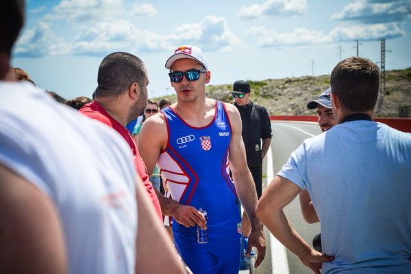 Mario Možnik i njegovi kolege sportaši otvorili su sezonu Bungee Jumpinga sa starog Masleničkom mosta