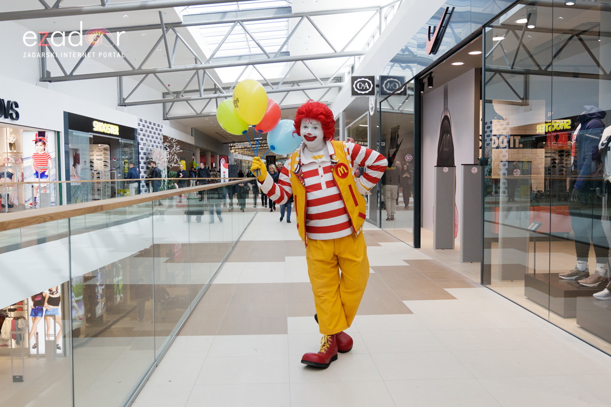 Svečano otvoren novi dio trgovinskog centra Supernova Zadar. McDonald’s klaun