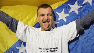 Zenica,181109.
Atmosfera uoci utakmice za odlazak na SP u nogometu izmedju Bosne i Hercegovine i Portugala. Navijaci Bosne i Hercegovine su spremni za navijanje.
Foto: Dado Ruvic / CROPIX