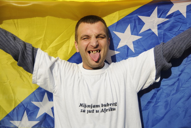 Zenica,181109.
Atmosfera uoci utakmice za odlazak na SP u nogometu izmedju Bosne i Hercegovine i Portugala. Navijaci Bosne i Hercegovine su spremni za navijanje.
Foto: Dado Ruvic / CROPIX