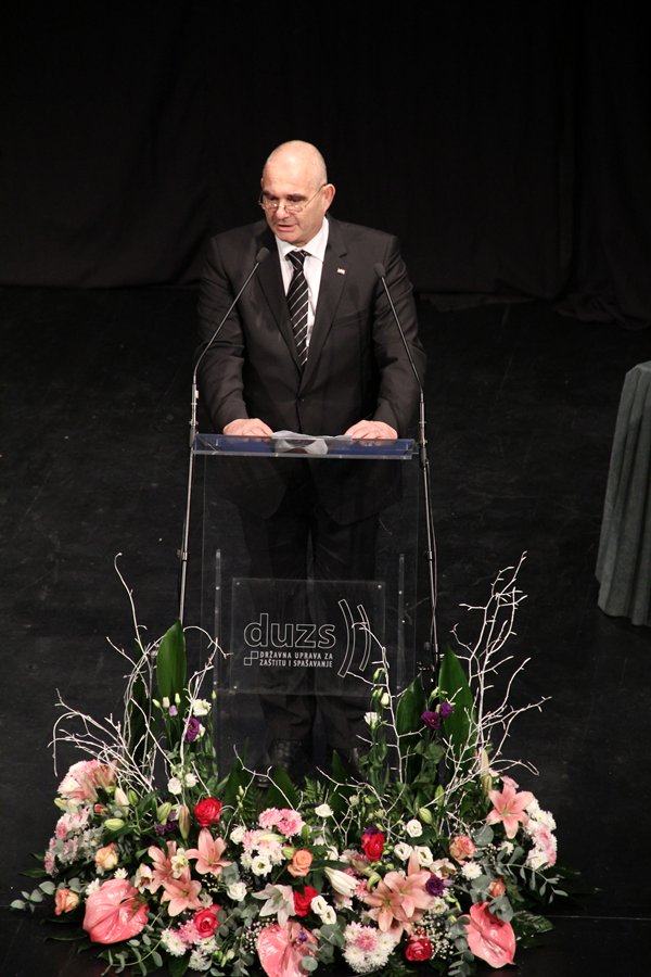 HNK Zadar: Dodjela priznanja za ”Naročiti pothvat u zaštiti i spašavanju” foto: I. Perinčić HNK Zadar: Dodjela priznanja za ”Naročiti pothvat u zaštiti i spašavanju” foto: I. Perinčić