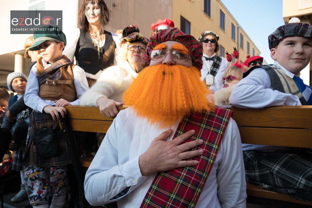 Zadarski karneval 2018: Povorka maškaranih skupina od Gradskih vrata preko Foruma do Narodnog trga Zadarski karneval 2018: Povorka maškaranih skupina od Gradskih vrata preko Foruma do Narodnog trga
